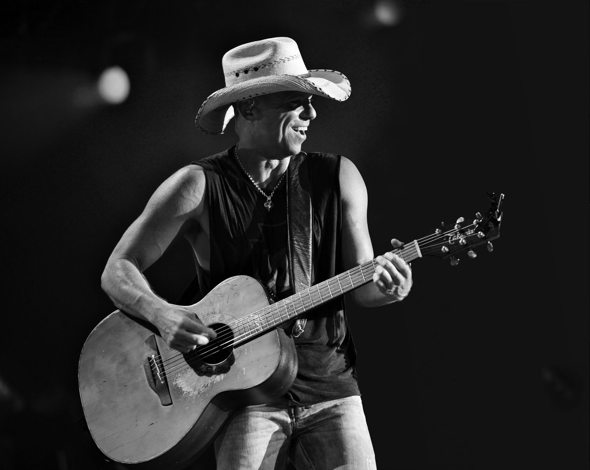 One month until we’re all together again, @NoShoesNation. kennychesney.com #IGoBackTour