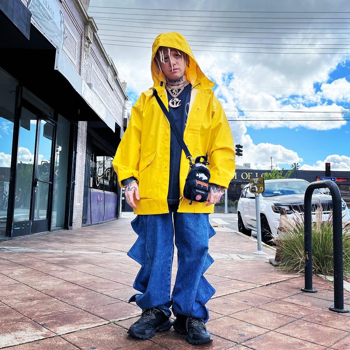 I made friends wit da rain 💛🖤 major splash on YouTube drop a comment on the new music video that says “CLOUDY WITH A CHANCE OF DYPSCHYT” so I know you saw this 🖤💛