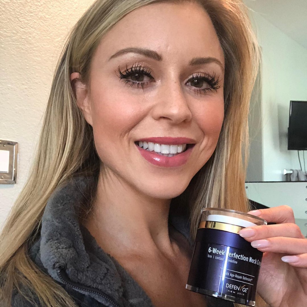 No more neck neglect! This is your friendly reminder to apply skincare to your neck today. And everyday. 💜

FINAL HOURS: Buy One Neck Cream, Get One 50% OFF! Discount applied at checkout.
-
#DefenAge #TurkeyNeck #TechNeck #VenusRings #NeckTighteningCream #NeckCream