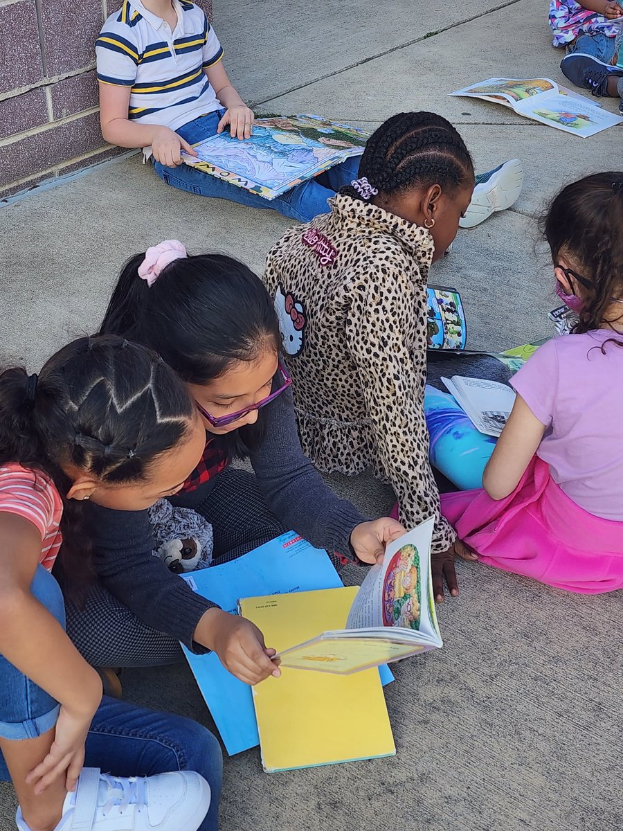 ms_speights's tweet photo. It was a beautiful day to Drop Everything and Read!
@SwansCreekES @SWANSPrincipal https://t.co/railly3xem