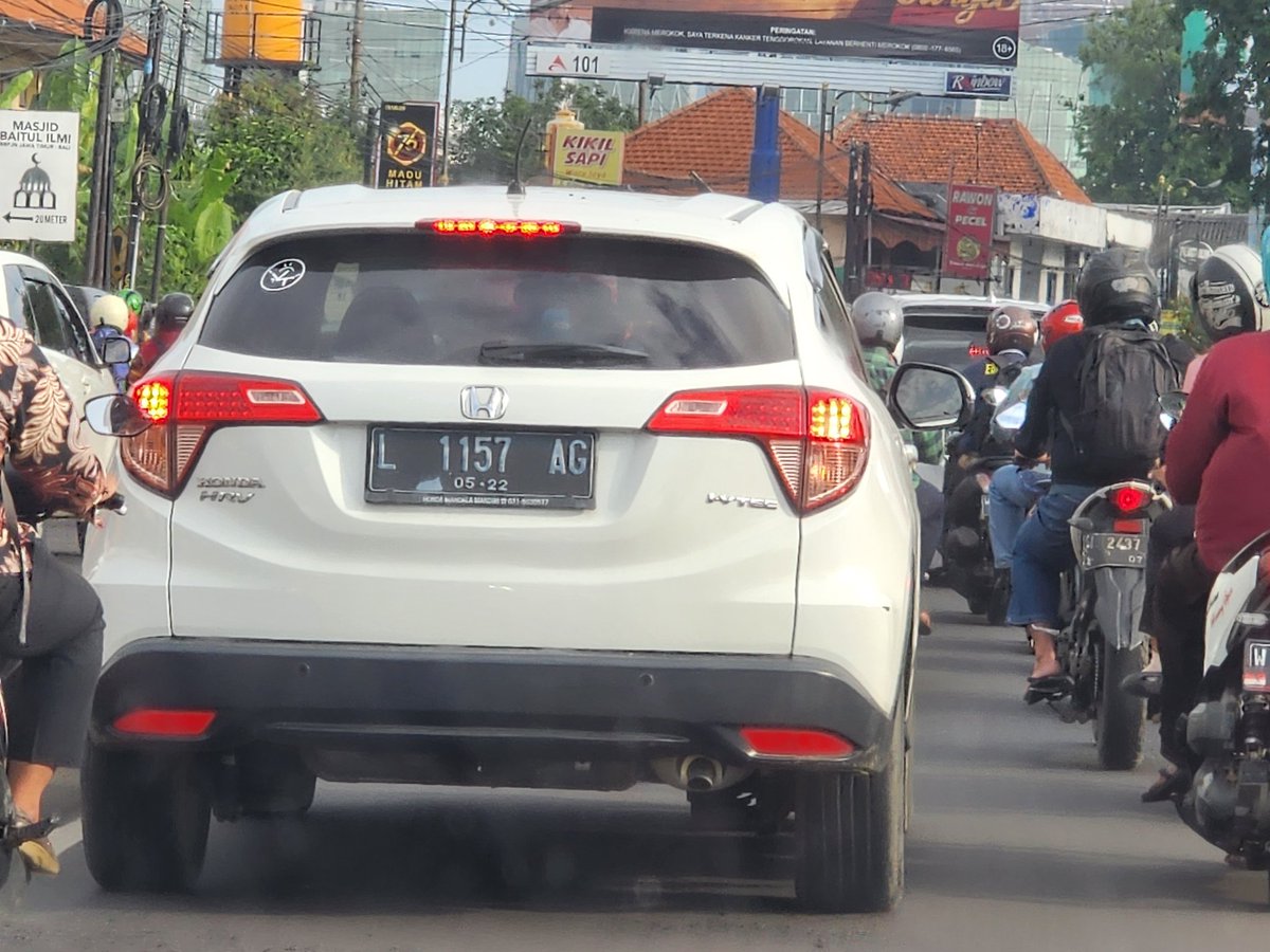 pra_dandi's tweet photo. @e100ss mobil dengan plat mati masih berkendara https://t.co/aGmLiq1PQv