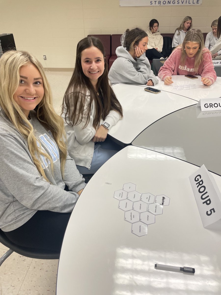 susiharb's tweet photo. SHS Juniors in Mrs Naymik’s DECA Marketing Principles course today-collaborating on public relations tasks https://t.co/JVbOkIGrN3