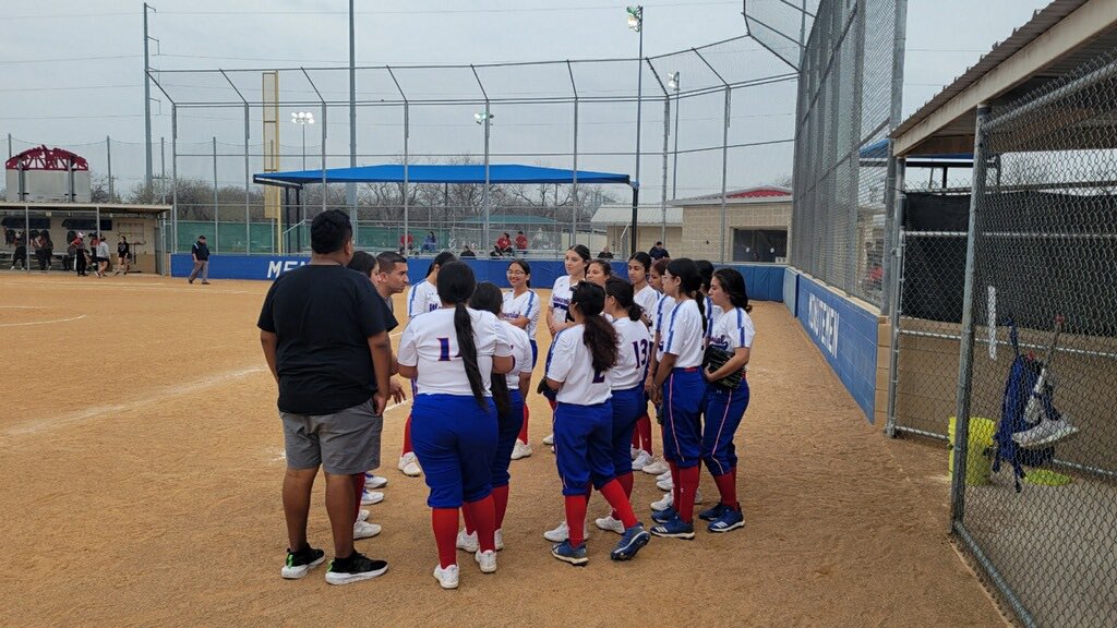 <a href="/EISDMemorialHS/">Memorial High School</a> softball getting after it!  Good luck ladies in the <a href="/EISDofSA/">Edgewood ISD</a> tournament this week!!  #playtowin <a href="/MemorialGrlAthl/">Memorial High School Girls Athletics</a>