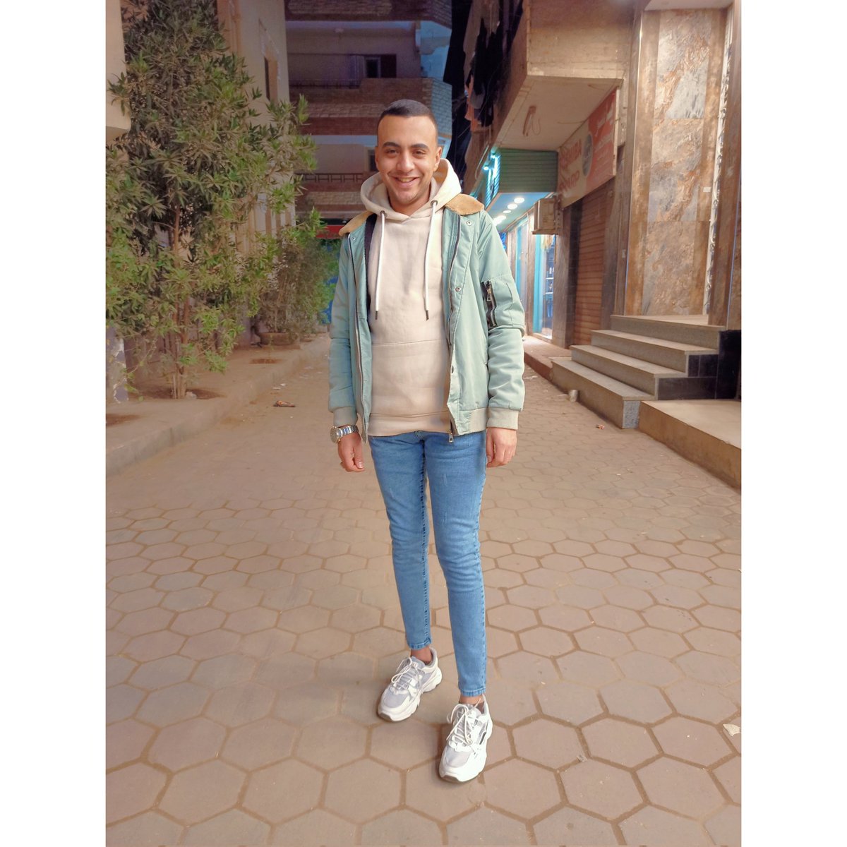 Mostafa20994615's tweet photo. أحْببَتُكِ بـِ قَلْبْ يَرَى فيْـكِ شَيْ لآيشْبـِهُ أحَدًا ♥ https://t.co/vcuuHuNFOs