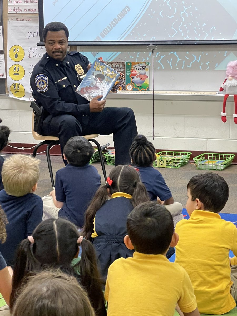 IMPD NW District on Twitter: "Commander Lewis and IMPD NW officers read