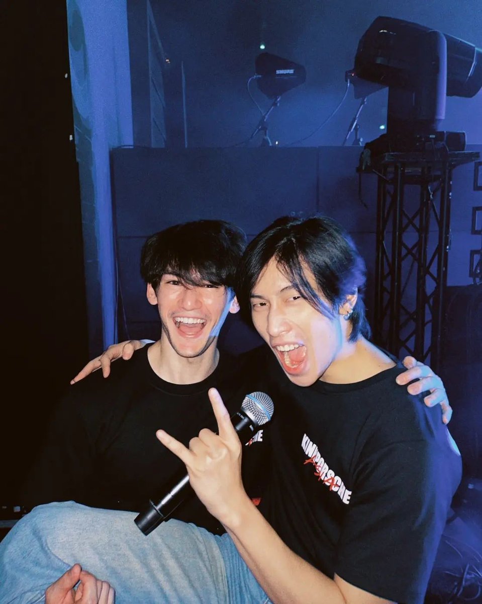 Biblesumett_id's tweet photo. Fun fact Bible and P'Perth apparently already know each other for such a long time! (before they filmed KP)
#BibleWichapas #bsumone
@biblesumett #WanDayXPerth https://t.co/uWWuvfZ5FP