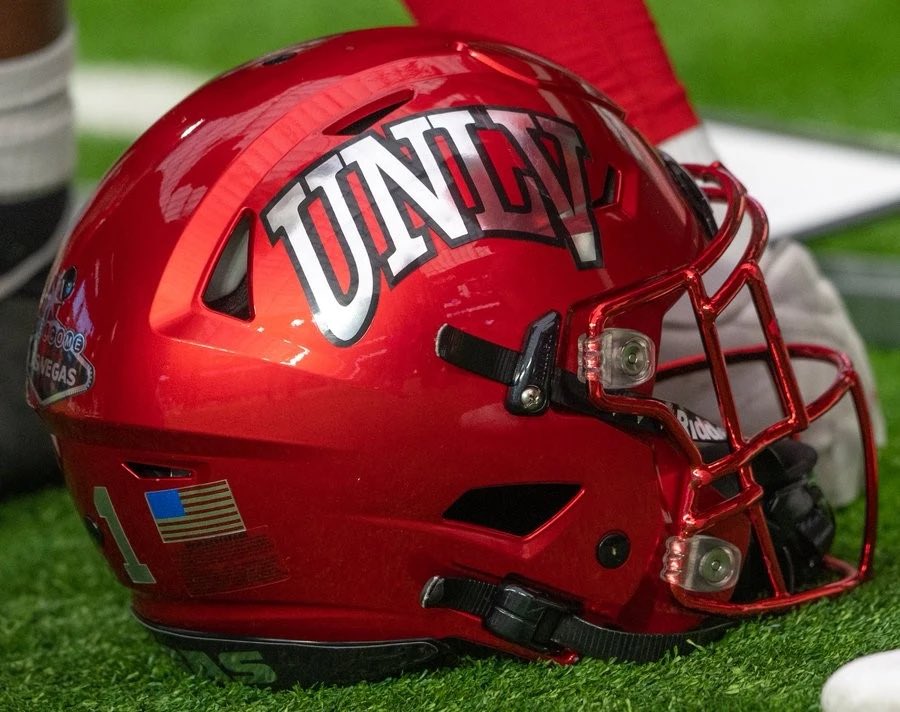 ChadOtutu's tweet photo. Blessed to receive an offer from the University of Nevada at Las Vegas‼️‼️@CoachLogo @Coach_Hughes2 @CoachWeathersby @CoachZoHrndz @WeissFootball https://t.co/vLB7h8GN1o