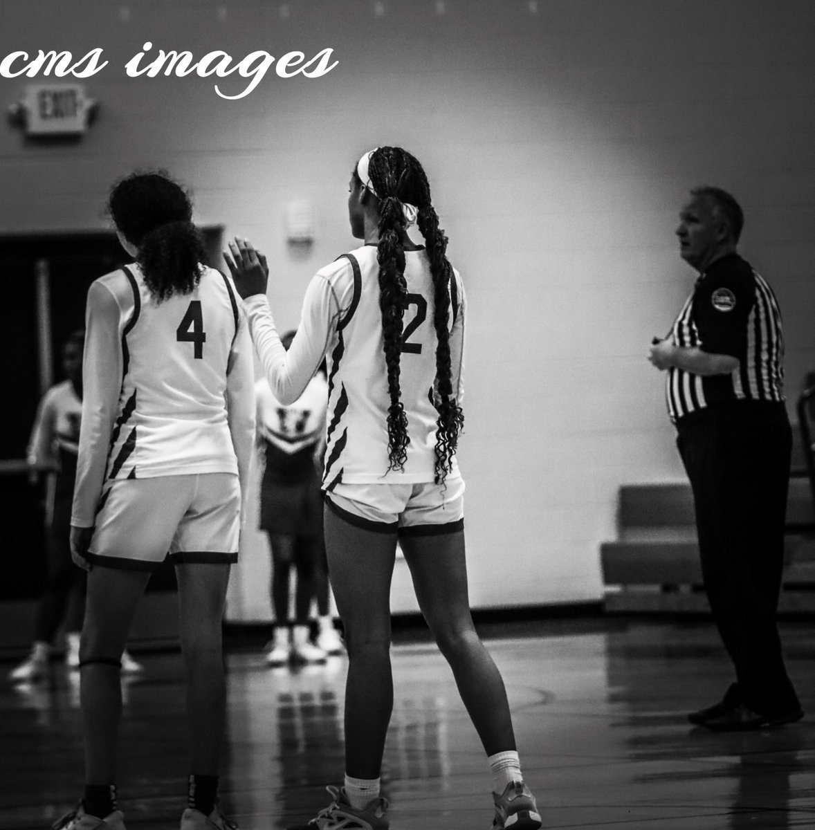 ChrisSchmitz168's tweet photo. “Women in the Arena”
The game-day photo gallery between @GbbWca and @SJABasketball is now posted at: https://t.co/whFEBvLR0O Contest played on 02-22-23 in the “Arena” at WCA! @AthleticsWCA @StJoeAngels @wcastl @scoreboardguy @CoachKat44 @missouri_sports @PGHMissouri #stlprep https://t.co/exf4p2DerU