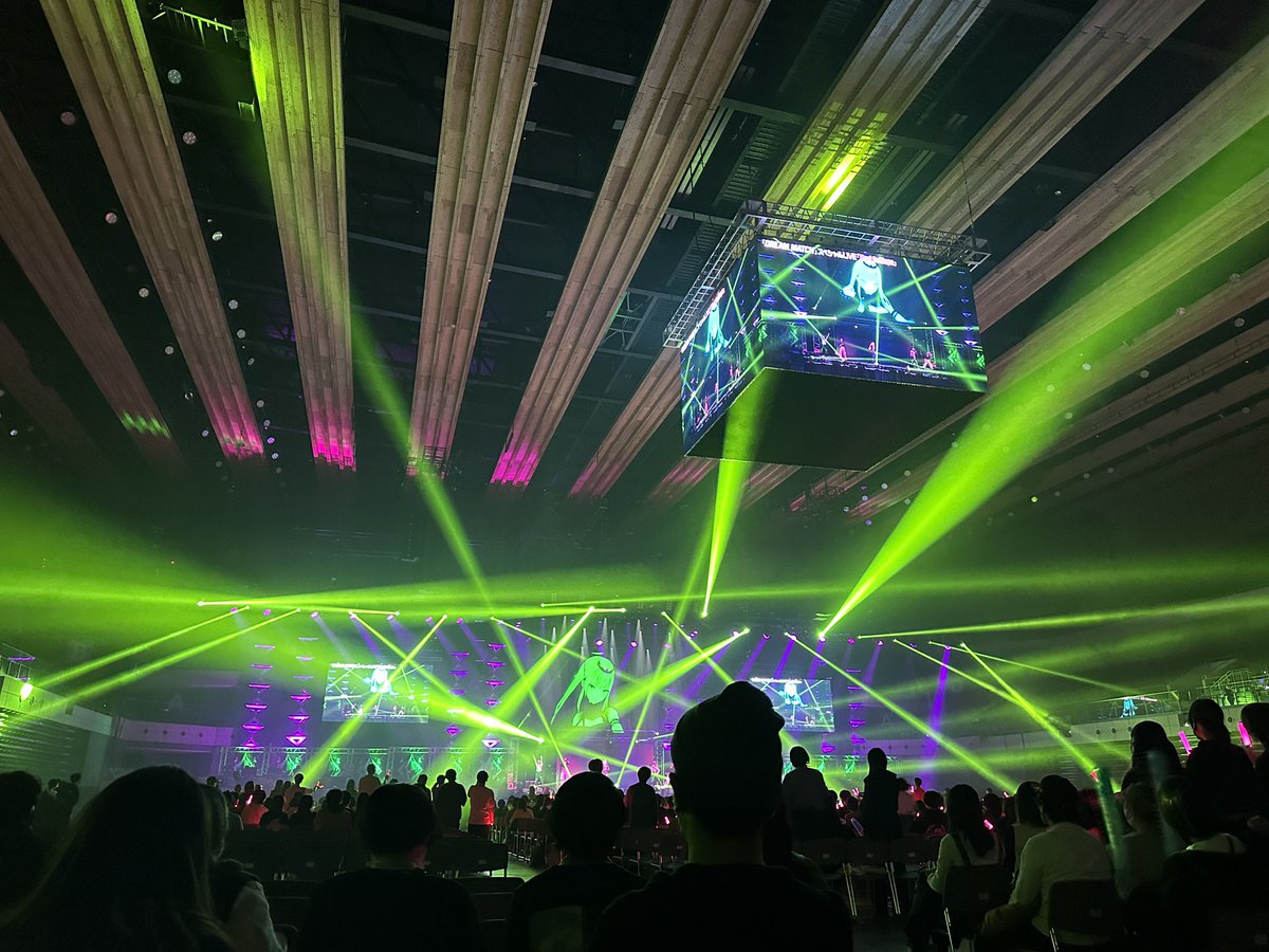 fellows_2008's tweet photo. ���はようございます！
採用担当です🎮
昨日は祝日だったので、友人たちとゲームのイベントを見てきました✨
フェローズ社内にもゲーム好きが多いですよ♪
#APEXDREAMMATCH 
#APEX 
#ApexLedgends https://t.co/HMGYi7tZuM