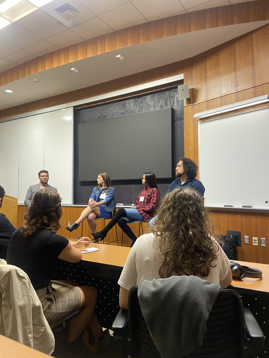 CarolineKoutsos's tweet photo. Really amazing panel and discussion at the “Put Your Networking Skills to the Test!” event tonight. Enjoyed listening to Robert Klemko, Megan Pratz, and Rhiannon Walker talk about their experiences in the field! #merrillmade #j262w @Ben_Worsley https://t.co/x0Ou4QA8hT