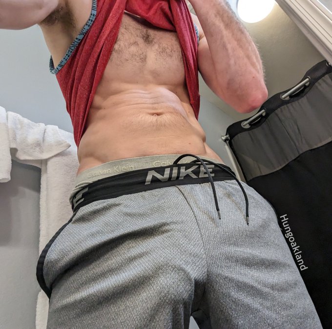 Post gym bulge 💪🍆 https://t.co/MhnaSVjdId