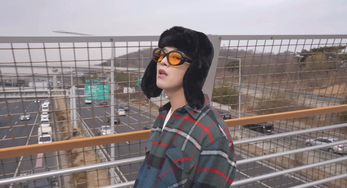 Kitty_cinnamon_'s tweet photo. Él uso los lentes que tenía woongie en su último tiktok juntos 🥺❤️ https://t.co/IrKNH3P934