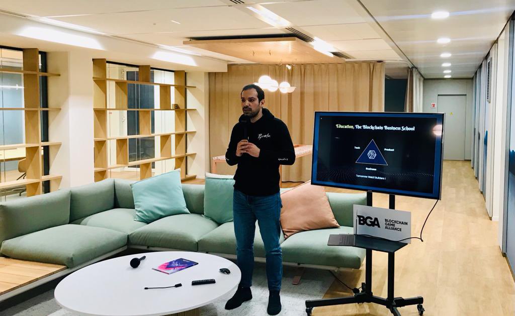 bilalelalamy's tweet photo. What a (pre-@nft_paris) day ! 1. Iโve shared @PyraTzLabs & @BBSchool_ updates to the @BGameAlliance 2. Saw @borgetsebastien doing really well in my #F1Simulator (in less then a tour ๐ซข) 3. Discussed #Royalties & #CreatorsRights in the digital world with @ysiu & @Ben_Charbit ! โ๐ผ https://t.co/mWr5OGQ9Uh