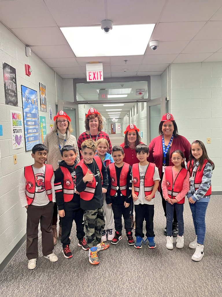 This week's Math Lab: Volume of Rectangular Prisms.... as firefighters 🚒 🔥 <a href="/D13Eagles/">Erickson Elementary</a> <a href="/PTOErickson/">Erickson PTO</a> @MrsStankoskey @IkensJen <a href="/MrsHolm3/">Mrs. Holm</a>