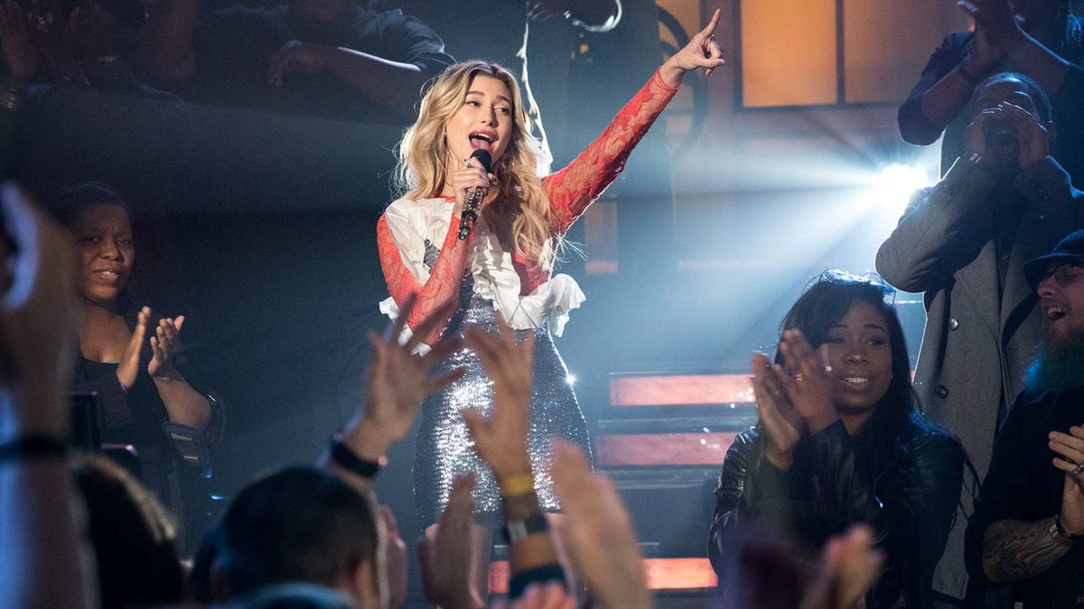 portalhaileybr's tweet image. Vocês sabiam que há 7 ANOS Hailey Bieber estreava como apresentadora no Drop The Mic ao lado do Method Man? O programa de três temporadas foi um sucesso, recebendo em média 2.5 milhões de telespectadores por episódio e ficando em #1 no ranking das séries de comédia! #TBT