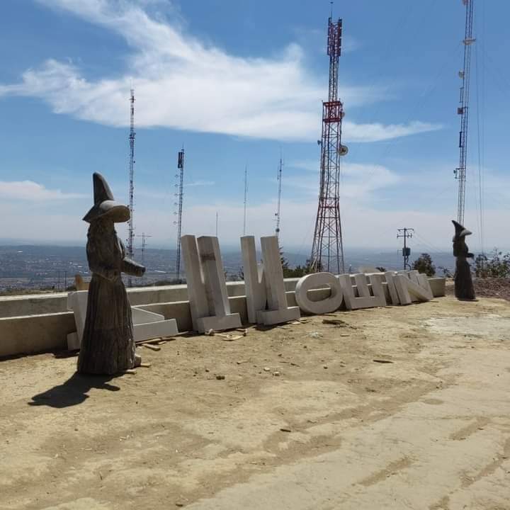 MTPNoticias's tweet photo. En IMÁGENES 📸 ¿Brujas en #Tlaxcala? El gobierno local inició la instalación de esculturas de brujas y letras gigantes en el mirador de #Temetzontla, Panotla. La obra dividió a los lugareños, algunos opinan que les darán mala fama y otros que detonará el turismo.
📸Redes https://t.co/jE2T8ZJHZ1