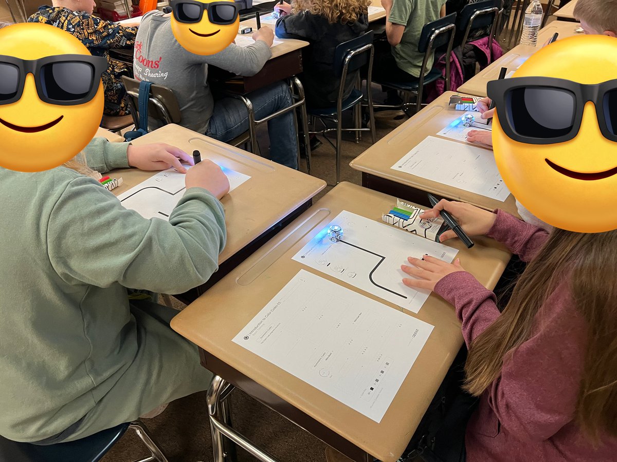 KMcCray85's tweet photo. Awesome time 🛑 by @wasdpa_mw and 👀 5s engaged w/ @Ozobot making cross curricular connections while learning some basic computer science skills! #EdTech @wasdpa #DreamJob #CSEverywhere #WASDPACodes https://t.co/QNrvalt7fy