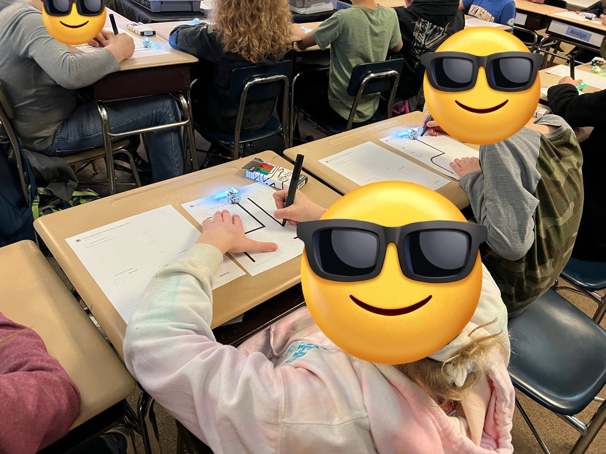 KMcCray85's tweet photo. Awesome time 🛑 by @wasdpa_mw and 👀 5s engaged w/ @Ozobot making cross curricular connections while learning some basic computer science skills! #EdTech @wasdpa #DreamJob #CSEverywhere #WASDPACodes https://t.co/QNrvalt7fy