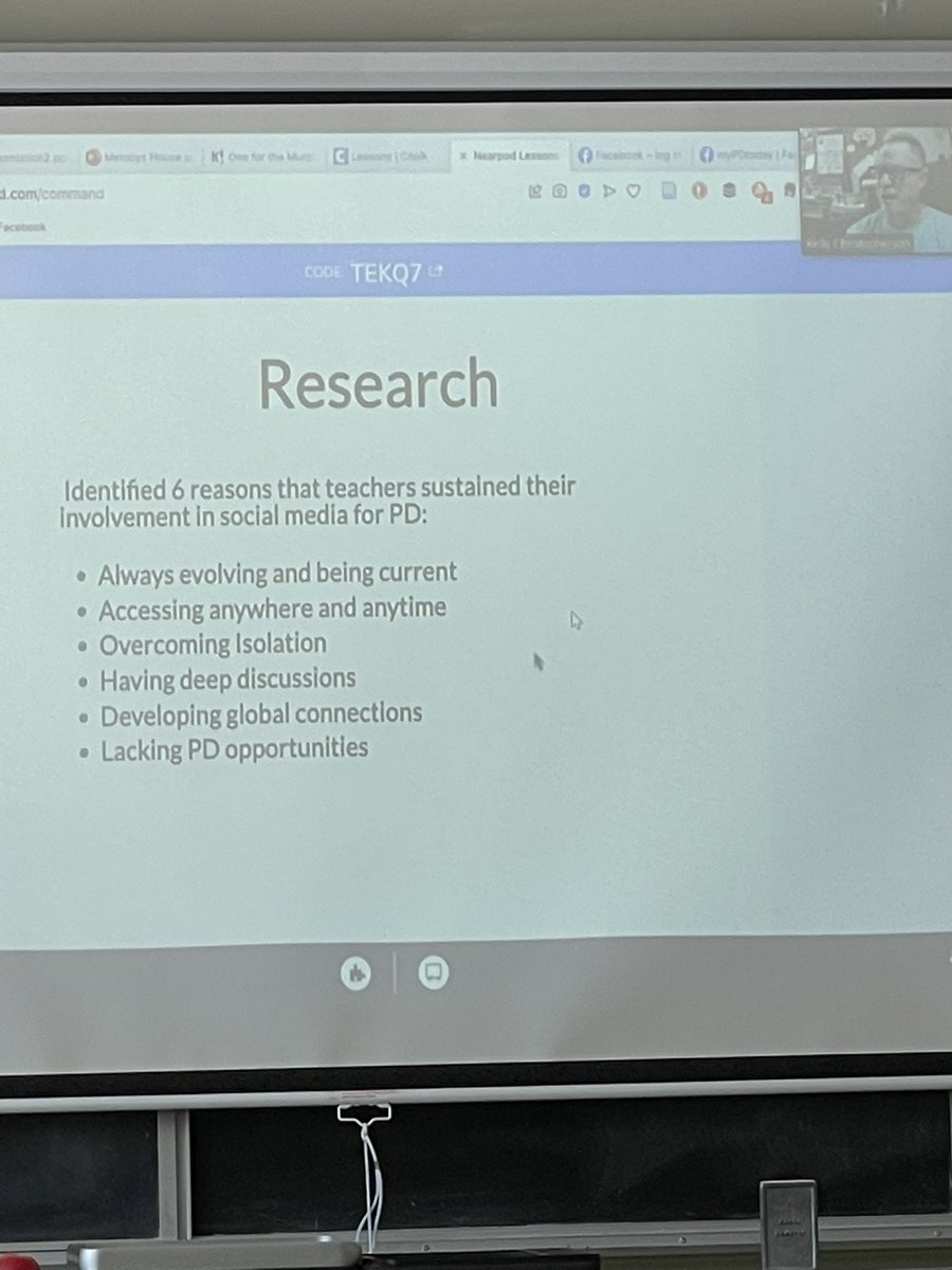 MatteoDiMuro's tweet photo. Thanks to @kellywchris for the presentation for on using social media for PD and new developments in Ed tech #I4ED https://t.co/e34wAPL364
