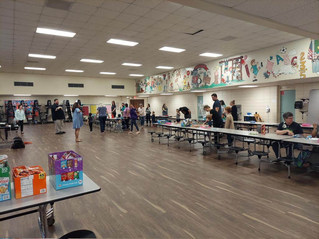 Barela_ECE's tweet photo. We love welcoming our families to #BackpacksForSuccess Family Engagement Night for @HumbleISD_PREK!
@HumbleISD @HumbleISD_SPED
#PreKExplorers #Play4PreK
Thank you so much @LakeshoreLM
and @HumbleISD_FE π₯°π https://t.co/GwI2EIh485