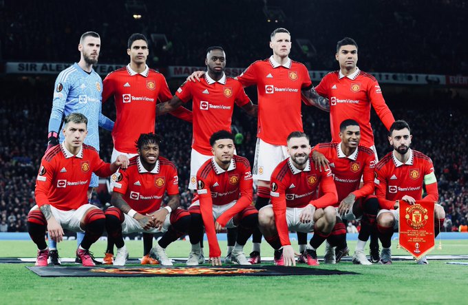 United's starting XI pose for a pre-game team photo.