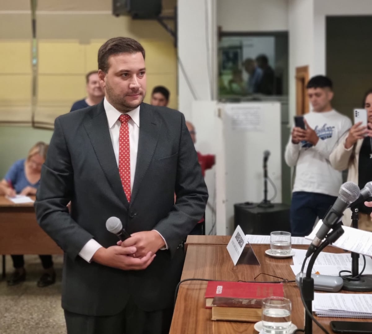 MauriPintiClop's tweet photo. Maipú está cambiando.

A partir de hoy tengo el honor de presidir el Concejo Deliberante del departamento. Los maipucinos vienen eligiendo al @FrenteCambiaMza de forma continúa.

Estamos preparados para este desafío y concretar el verdadero cambio. https://t.co/PZg25kwk24