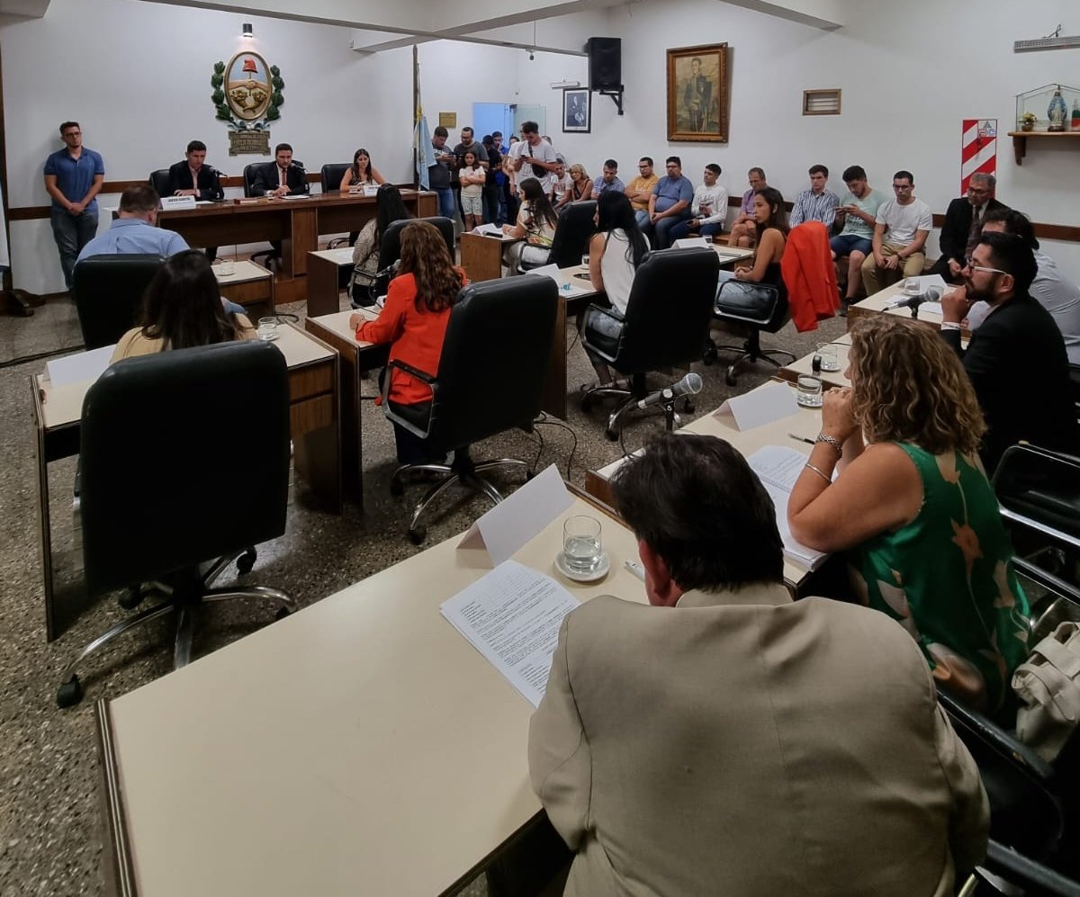 Maipú está cambiando.

A partir de hoy tengo el honor de presidir el Concejo Deliberante del departamento. Los maipucinos vienen eligiendo al <a href="/FrenteCambiaMza/">Alianza La Libertad Avanza + Cambia Mza</a> de forma continúa.

Estamos preparados para este desafío y concretar el verdadero cambio.