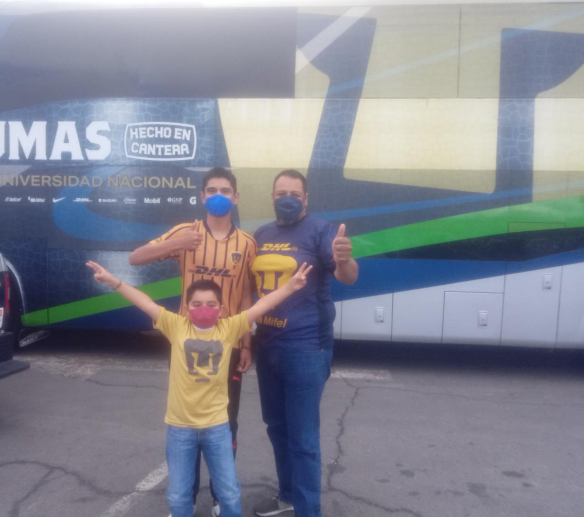 ALEXELLEON11's tweet photo. @PumasMX @calientesports No podemos $ verlos en el estadio, pero somos una familia hidalguense orgullosamente pumas IG mvzalexfernandez #MasAccionMasDiversion y #SoyDePumas https://t.co/L7TP931gMK
