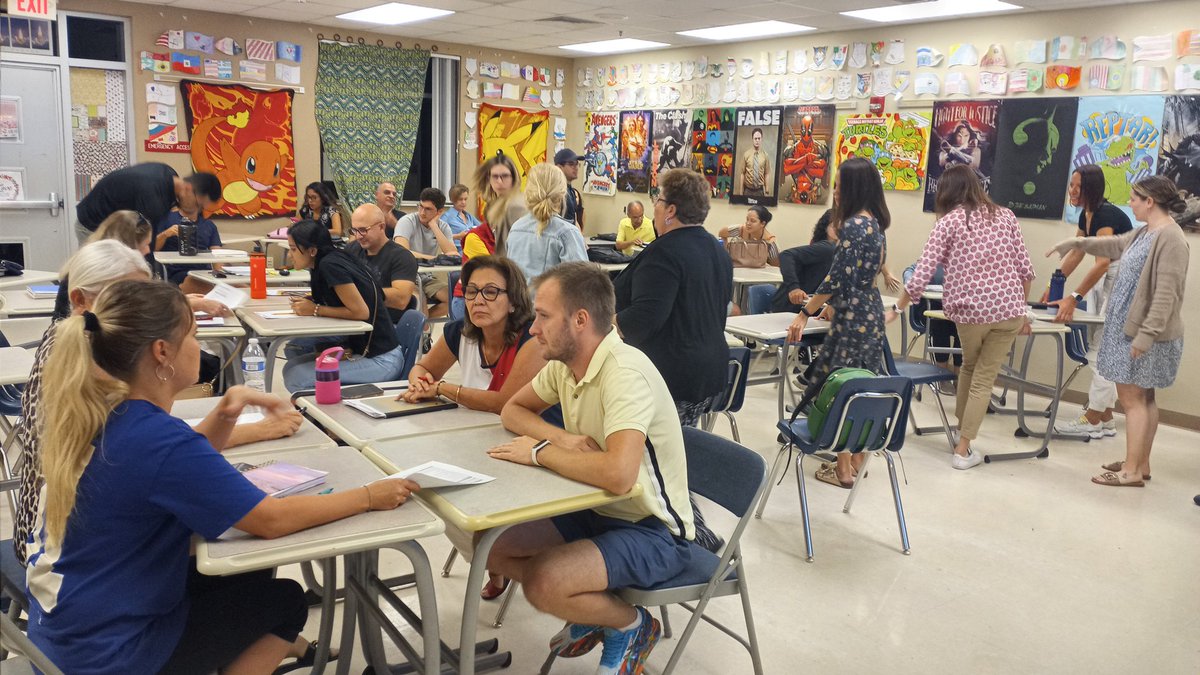 ACEofBocaHigh's tweet image. Collaboration and cooperation between the ESOL Level 5, 6, and CCR Students. Teamwork makes the dream work! @servos @ACEofPBC #adulted