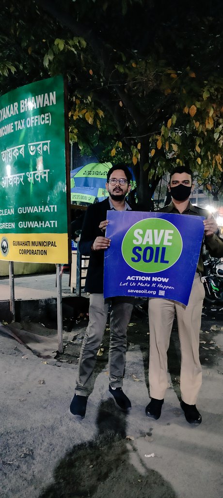 Navajyoti_B's tweet photo. Stand For Soil - Day 85: In front of Aayakar Bhawan and NB News channel office building, Christian Basti, Guwahati.
When police personnel talks to you on Soil for 20 mins ๐คฉ
Accompanied by Mukesh Anna
#AssamForSaveSoilPolicy
#SaveSoil
#SaveSoilAssam
@cpsavesoil
@CMOfficeAssam https://t.co/XMUADYO84H