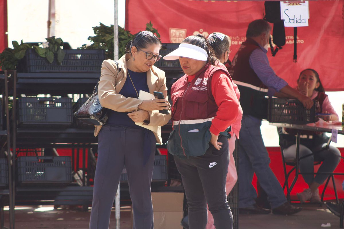CDMX_PC_Coy's tweet photo. TE ESPERAMOS EN EL #PARQUECANTERA
Con la #FeriaDelBienestar hasta el sábado 25 con todos los bienes, servicios de salud, actividades y asesorías gratuitas de bienestar.
Además #jornadadevacunación 💉 y los 🥬🫑 más frescos y al mejor 🤑 para la comida de la semana. https://t.co/iZiJMLLLCt