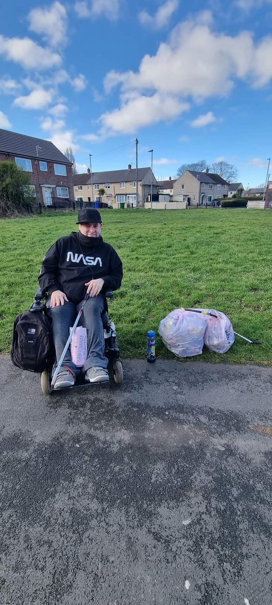 WTlitterpickers's tweet photo. yesturday  litter pick 4 bags and one gas canister collected https://t.co/6dD7LVWASg