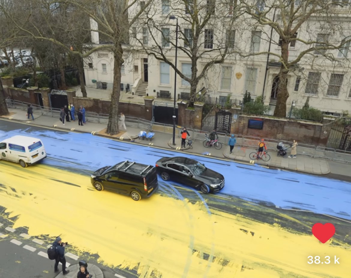 BrigadeReading's tweet image. Brilliant action outside the Russian Embassy today!! 
Well done @ByDonkeys #Ledbydonkeys 
A still from their reel. #Ukraine #UkraineRussianWar #RussianEmbassy