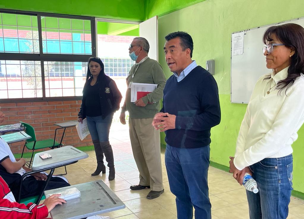 EdomexDgfa's tweet photo. En visita a la @EPO_203  de #Coyotepec, tuve la oportunidad de conocer las necesidades de los alumnos en materia de mantenimiento a la infraestructura.
Reconozco el trabajo docente al usar el laboratorio de ciencias y la gran cantidad de materiales que se tienen en la institución https://t.co/hZUzonDLJq