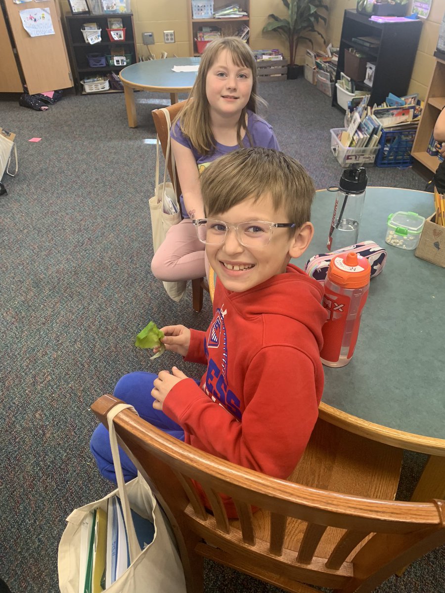 MrsO_TCE's tweet photo. Today we sampled our romaine lettuce from our hydroponic garden. One student said it was the best lettuce he’s ever had! Thank you for this opportunity, @Daniel1Teach! #TCECardinals https://t.co/PXinvsMeaf
