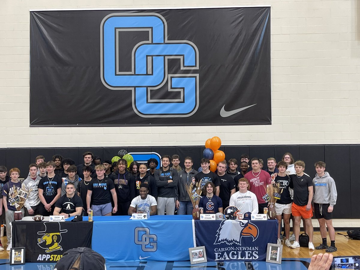 What a day in The Den! Great getting a chance to celebrate these seniors one more time. Excited for their future opportunities #SigningDay 

#BearDown #DTD