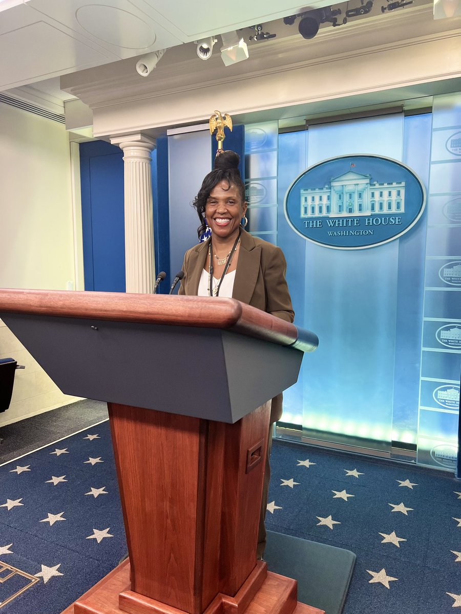KarenBrewTyler's tweet photo. It’s not every day this happens.  Just another day @ The White House https://t.co/ukWvQQjTSj
