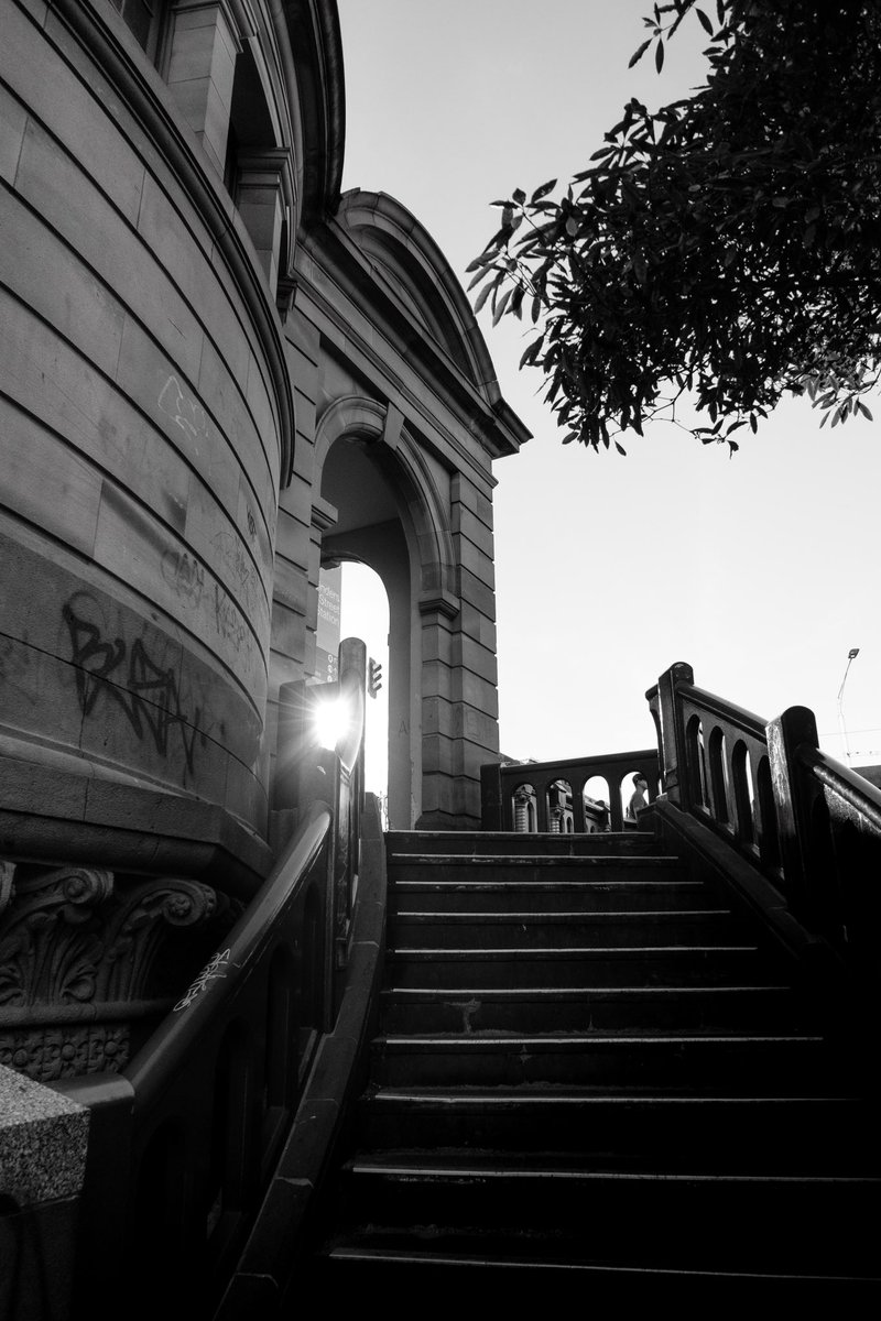 JMCPhotography4's tweet photo. ‘Verticality’ 
#streetphotography #streetphotographer #Australia #Victoria #Melbourne #photooftheday #PhotoMode #photo #photography #Travel #traveling #travelblogger #Leica #abstractexpressionism #fineart #fineartphotography #sun #reflections #Days #streetphoto #life #city #days https://t.co/LsuyuxWb8Q