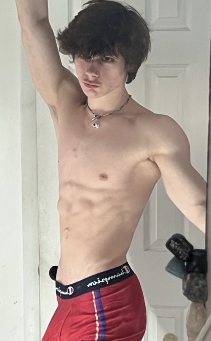 rt if u wanna do morning stretches https://t.co/q08Yiaek9s