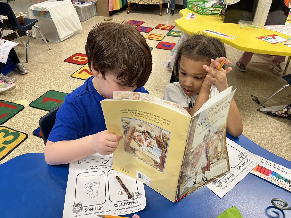 KlondikeMrsParr's tweet photo. When you look up from your guided reading table and hear a scholar retelling a story for a fellow classmate that missed the story 🙌🙌🙌🙌 @MrBoyer134 @APKlondike #klondikefam https://t.co/kzZoU2HEF7