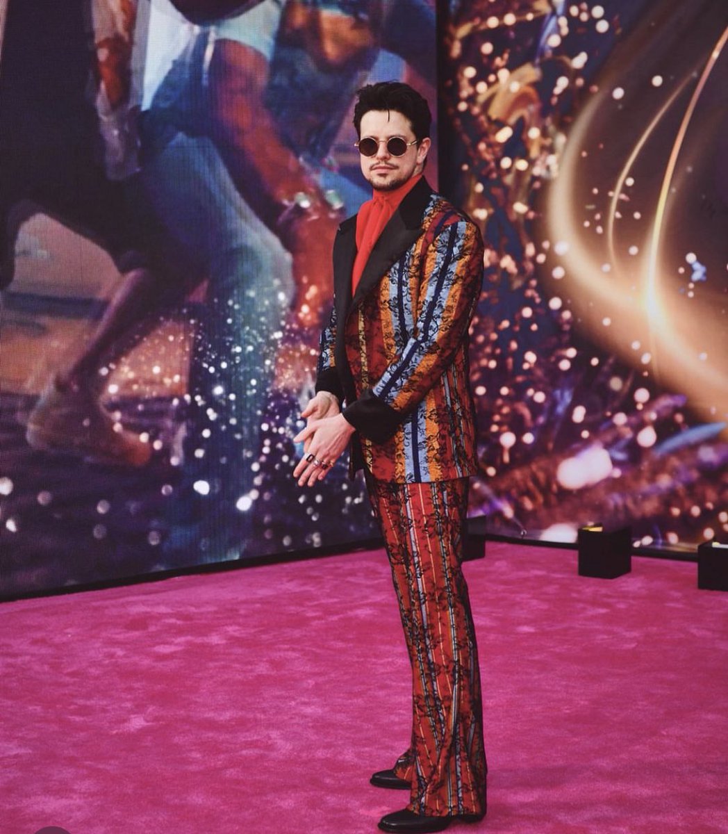 DonaldPalencia's tweet photo. Lasso no podía faltar en #PremioLoNuestro https://t.co/BbC8Htjt9n