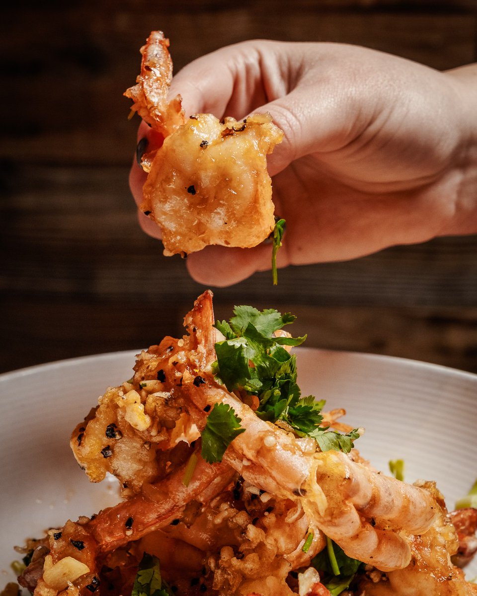 If we had to describe the perfect meal in only emojis it would look something like this: 🧄🦐