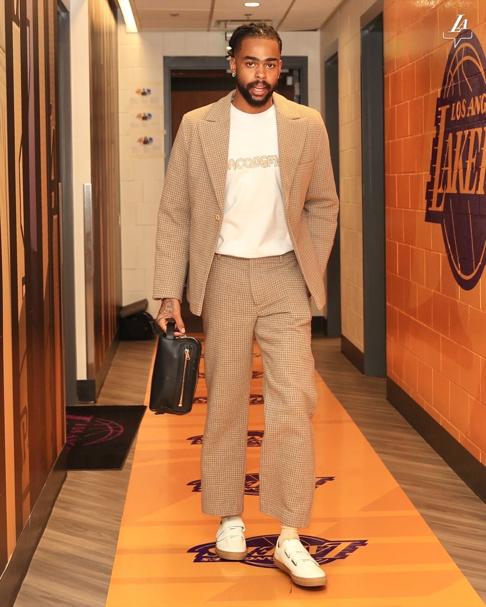 Lakers's tweet photo. Home. https://t.co/1VXOq0yi8w