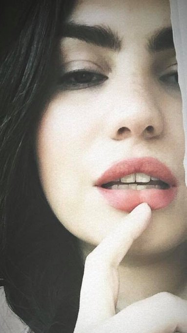 I'm a princess, I'm divisive Ask me why I'm like this Maybe I'm just kinda like this I don't know, maybe