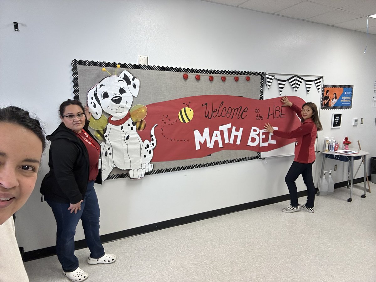 HbeVolunteers's tweet photo. We ❤️ Volunteering! 🤗 #anythingforourlittles #superbusyweek #bookfair #allstars #nehs #mathbee #battleofthebluebonnets #TeamSISD @HBall_ES @lgonz_HBallES @SusanaZ_HBES @RTarango_ADM https://t.co/YP54d92cXO