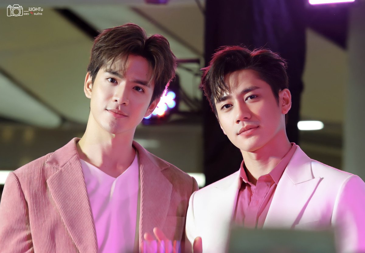 __iLIGHTu's tweet photo. ภาพคู่ยูบิลี่ยูบิใจเซ็ตย้อนแสงสุบๆก่อนเปลี่ยนที่ยืนถ่าย คือน้องเล่นกล้องกันน่ารักมาก ผิดที่จุดที่ผ้มยืนเแงฮะ มุ้แงงง้ แก้สีได้เท่านี้แหละ พฮรึกกก แต่น้องแจมน้องฟิล์มน่ารักมากแบบกอไก่ล้านตัว มายมุ๊เมี๊ยวบิบี๋บุ้บู๋สุบๆ 🤌💖✨ #ฟิล์มธนภัทร #แจมรชตะ #แจมฟิล์ม #Jubileexแจมฟิล์ม https://t.co/K94FcyomDK