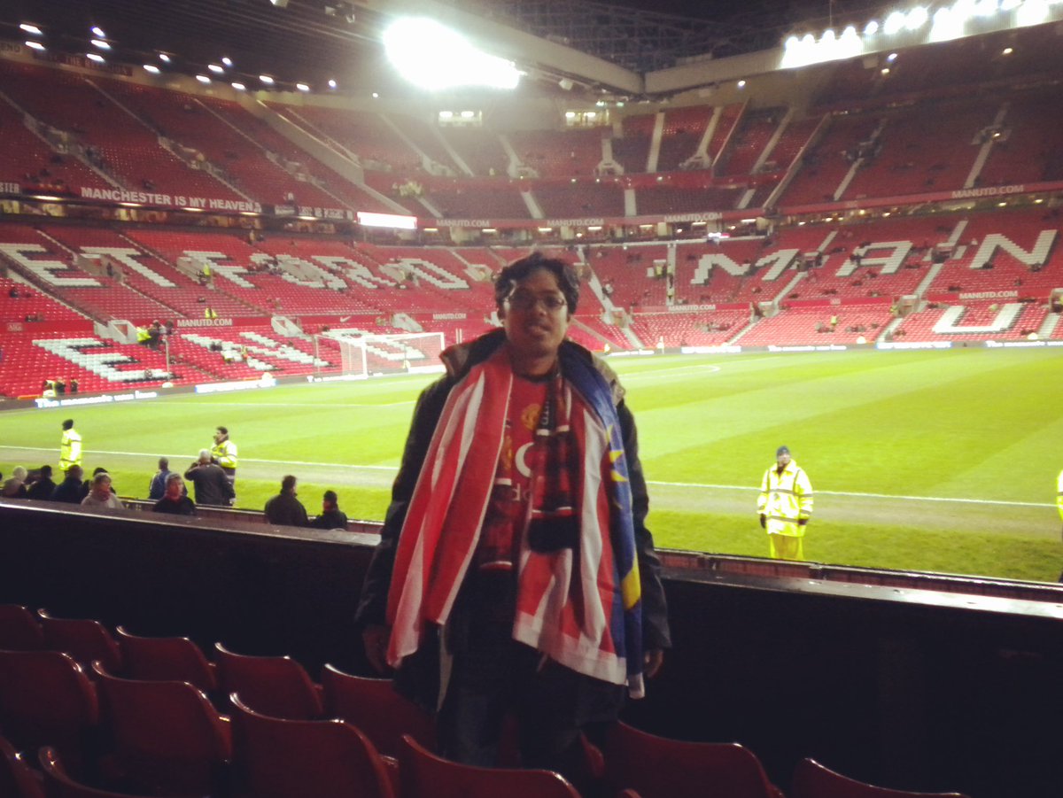 BamBeckham's tweet photo. Winning at OT on the come back result against Catalunyai, was marvellous.. nyum nyum😋 
🏆Bring it ON…

But🙏🏼can someone(other clubs) kick Sevilla out pleasseeee😂

📸13 years ago

#MUFC @ManUtd #UEL #MUNBAR @EuropaLeague #MiniTrafford @oldtrafford https://t.co/OfOpv1rxfE