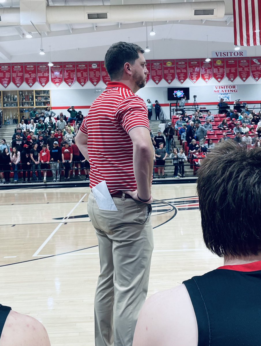 GradyMajors's tweet photo. S/O to Rose Bud Head Coach @TheCoachMoss
After a 67-36 victory, Moss said this to his team:
“It’s ok to be excited but remember to show respect. Some guys just played their last high school game. This is not the game to celebrate. We’re not done.”
#CoachingCharacter @ArkActAssn https://t.co/4fp6HH0lp4