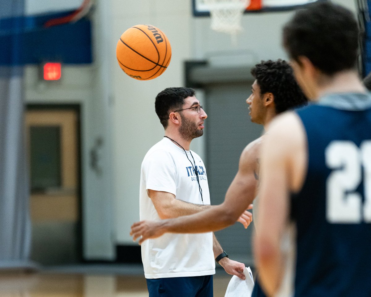 IthacaMBB's tweet photo. Fine tuning before we hit the court tomorrow night

#GoBombers | #Family https://t.co/uT9qhbdfjM
