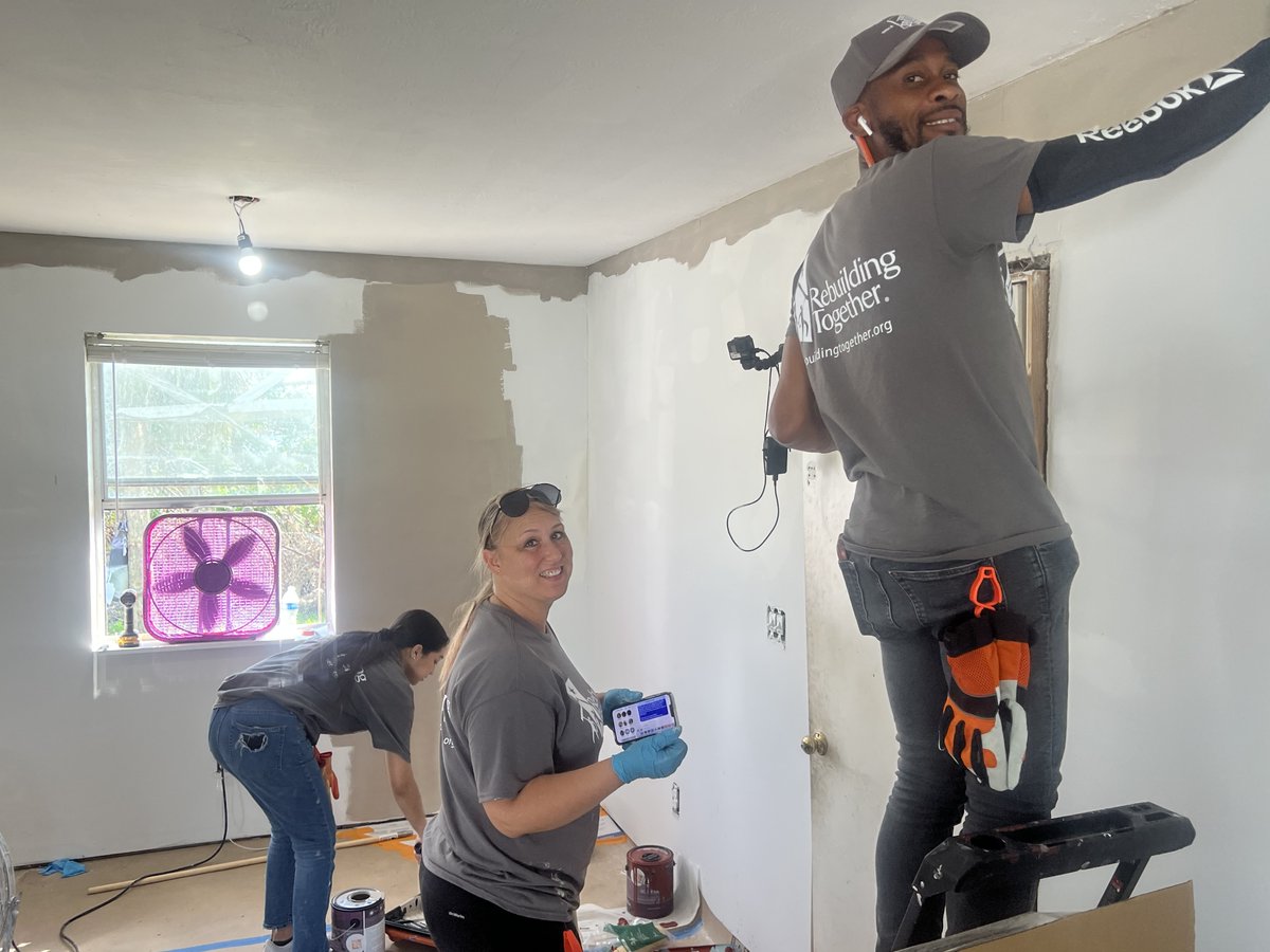 RT_GFL's tweet photo. Another successful work day in the books in Fort Myers! Thank you so much to all of our wonderful volunteers and Rebuilding Together staff who have spent this week working on home repairs in Harlem Heights. We can't wait to share more details of these big projects underway! https://t.co/WDyKHnaOjN